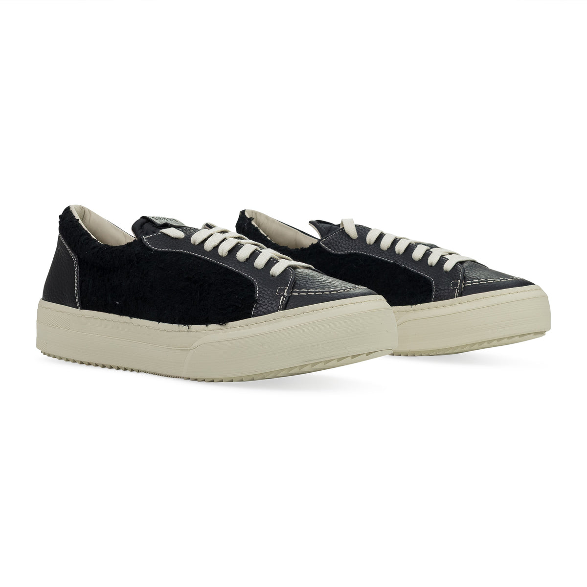 Black V1 Low Sneaker