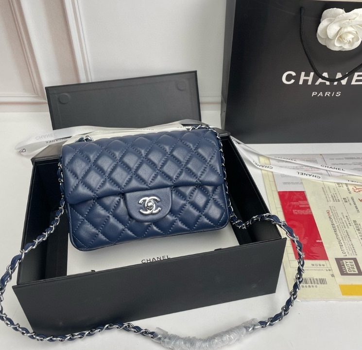 Classic Flap Shoulder Bag