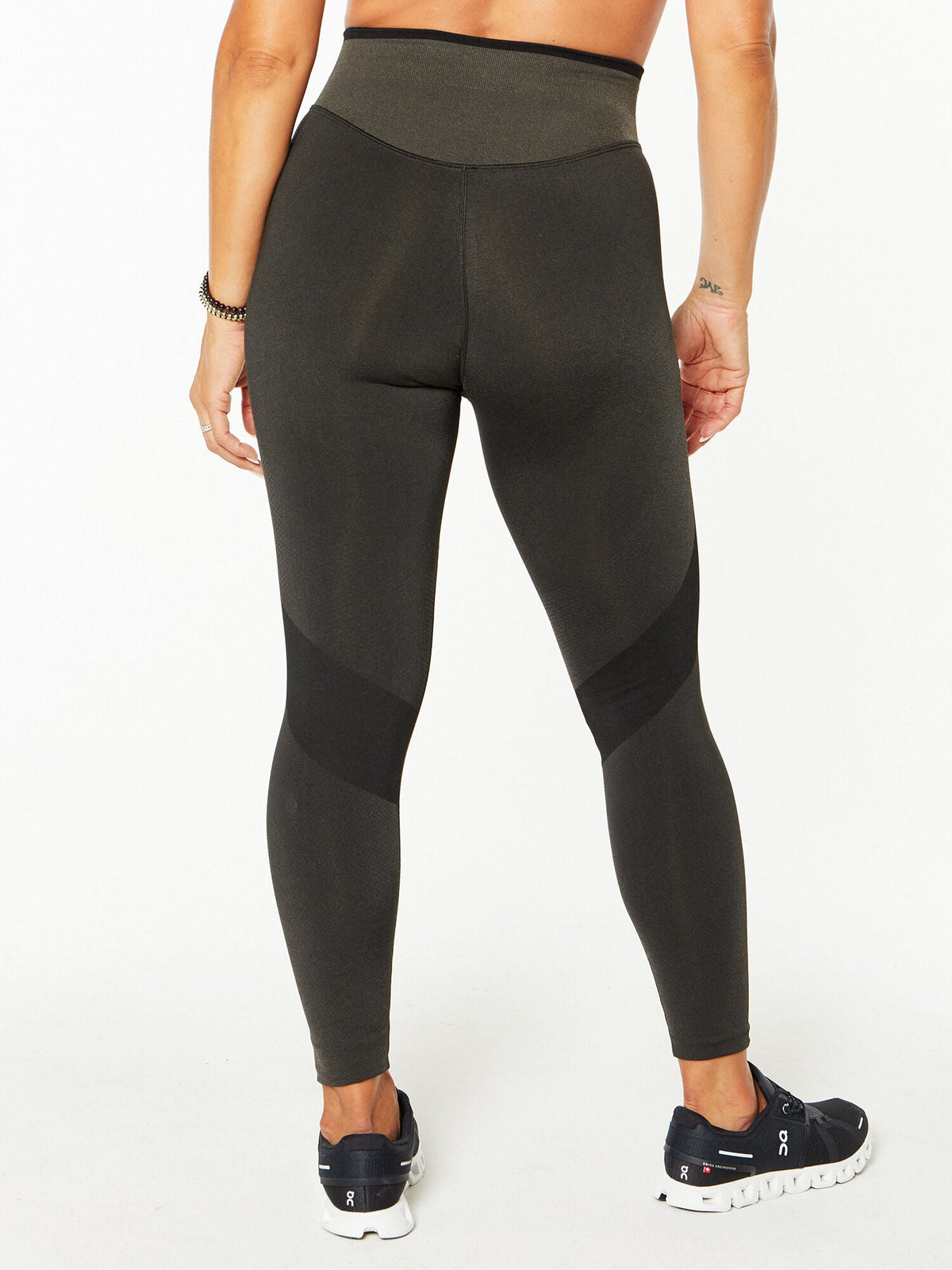 Seamless Mesh Train Tight 25in