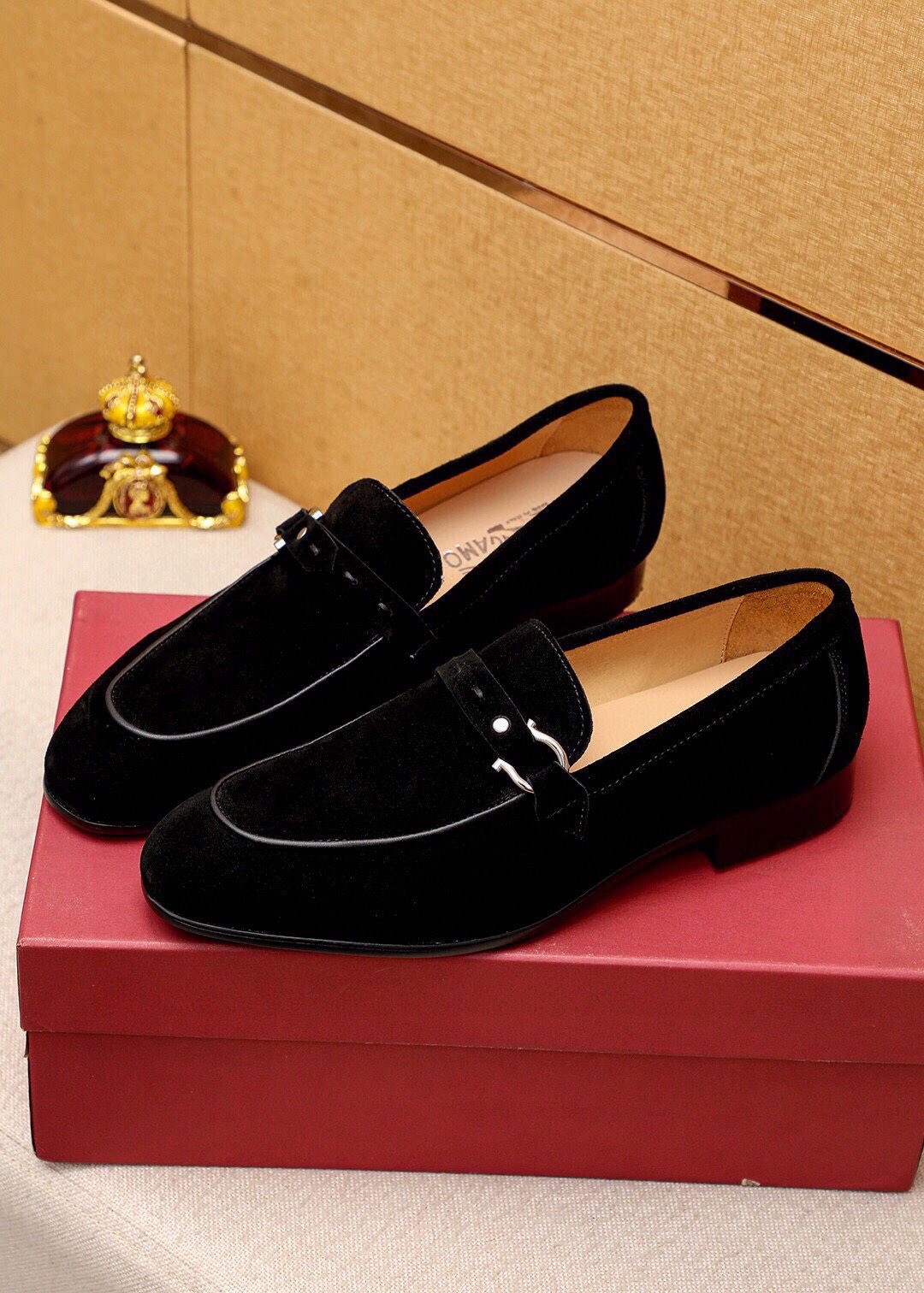 Ferragamo Black Hardware Loafers