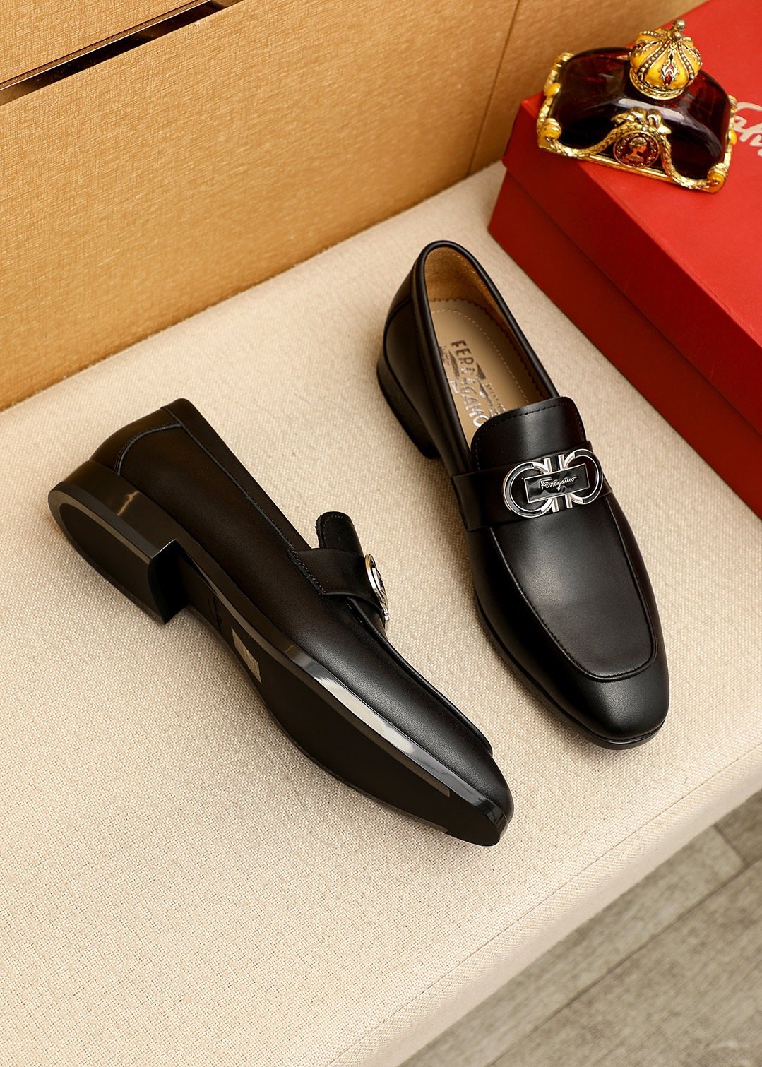 Ferragamo Men's Black Hardware Loafers - Low Stacked Heel